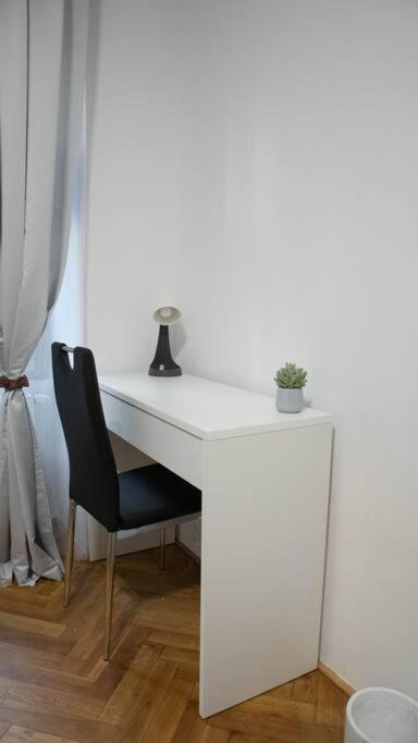 Modern Apartment In The Center Of プラハ エクステリア 写真