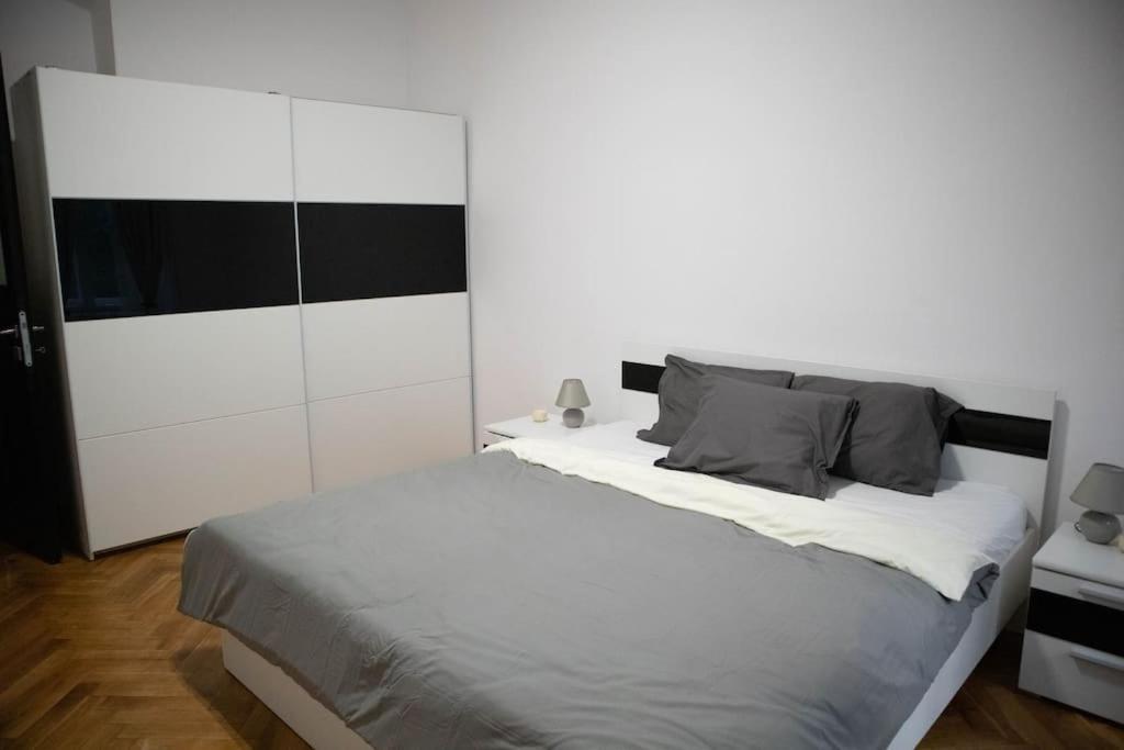 Modern Apartment In The Center Of プラハ エクステリア 写真